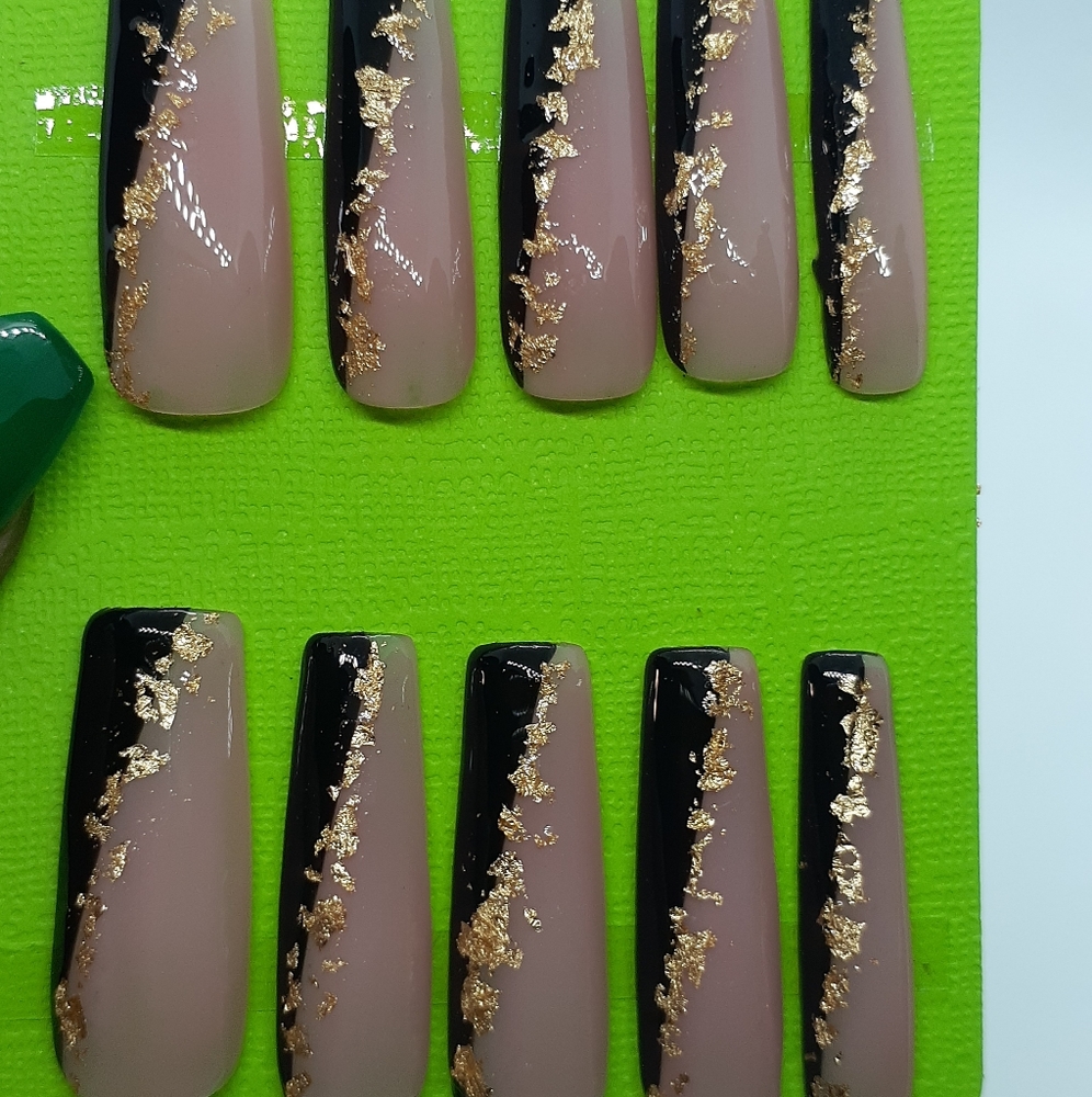 Black and Gold Press on Nails